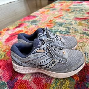 Women’s saucony sneakers 8.5W